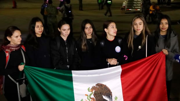 Equipo de gimnastas rítmicas mexicanas repatriadas de Israel